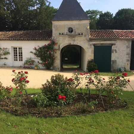 Le Logis Du Plessis Bed & Breakfast Chaniers Bagian luar foto