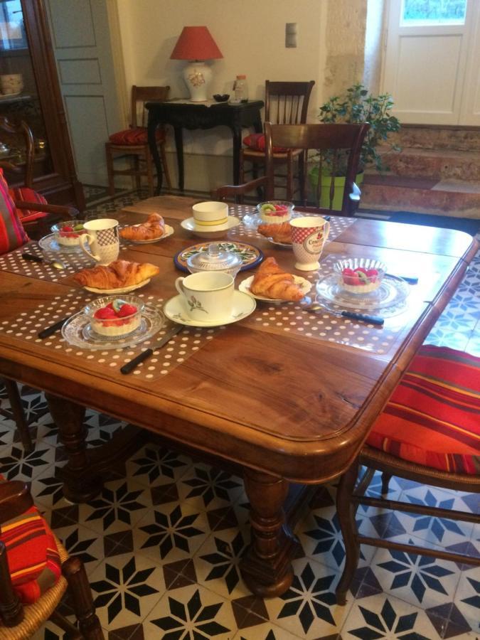 Le Logis Du Plessis Bed & Breakfast Chaniers Bagian luar foto