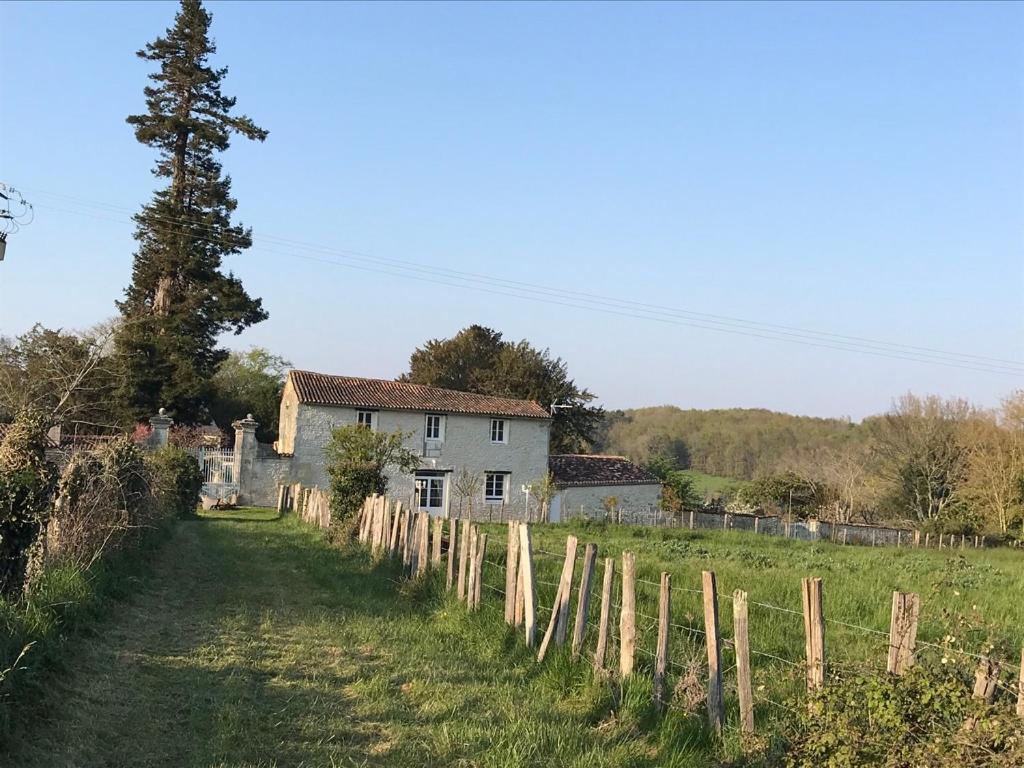 Le Logis Du Plessis Bed & Breakfast Chaniers Bagian luar foto